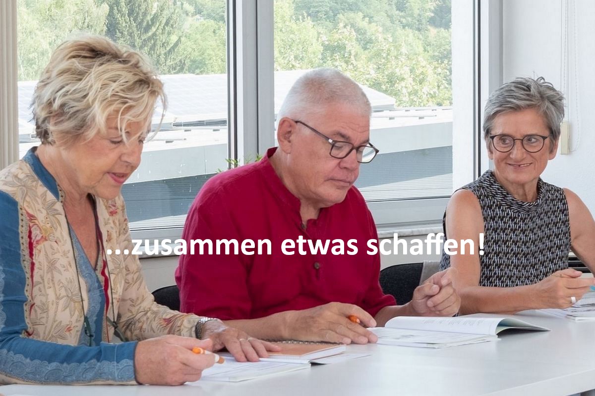 3 Senioren lernen Englisch